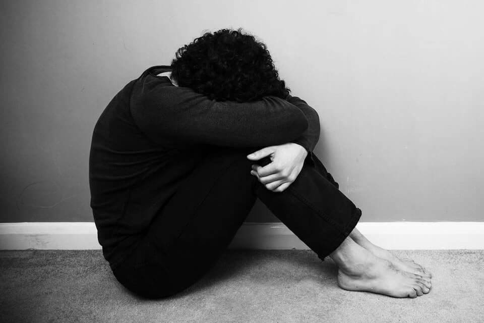 Qué es la distimia o trastorno distímico y su distinción de la depresión. Clínica Persum de Oviedo.