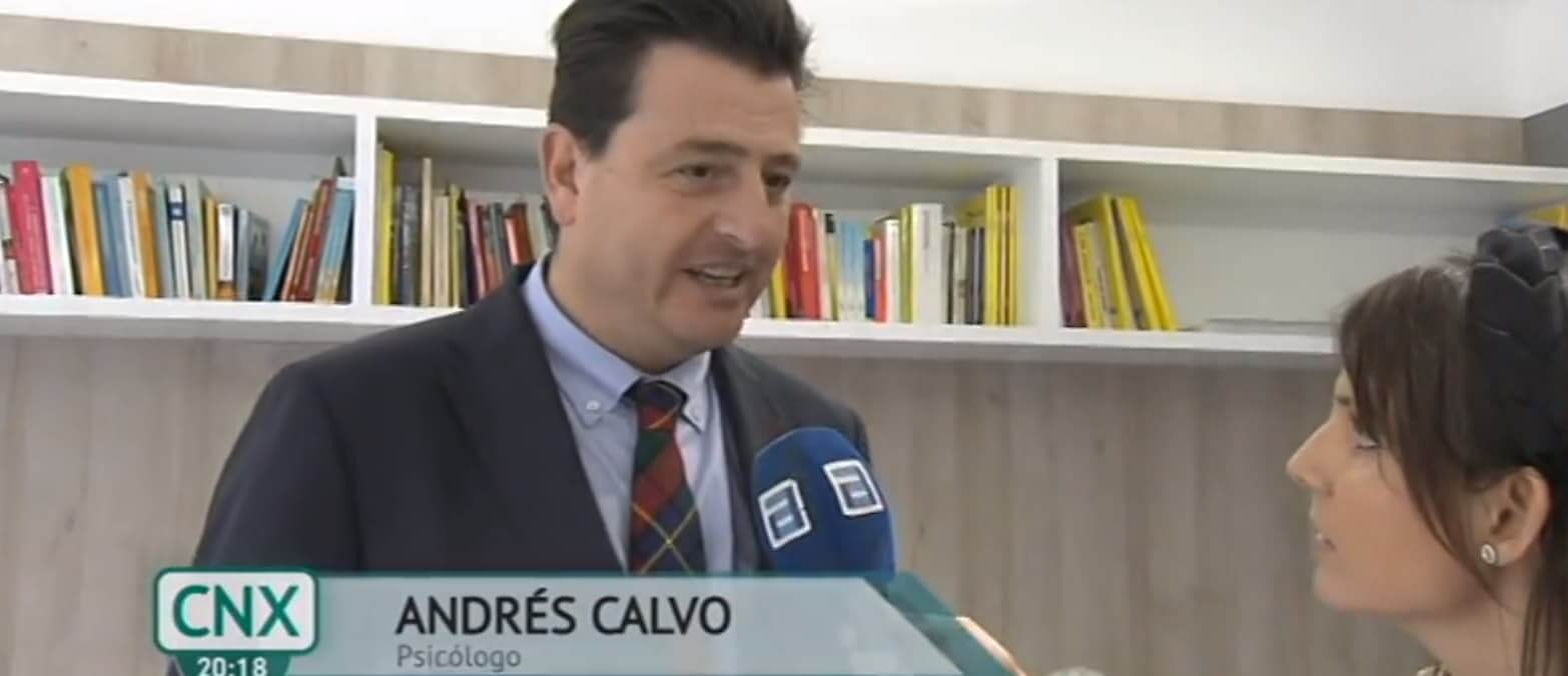 Entrevista sobre el miedo al coronavirus en el programa Conexión Asturias. Andrés Calvo, director de la Clínica Persum, es entrevistado.